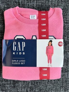 NWT Gap Girls Logo Fleece Set Size 18-24 Months